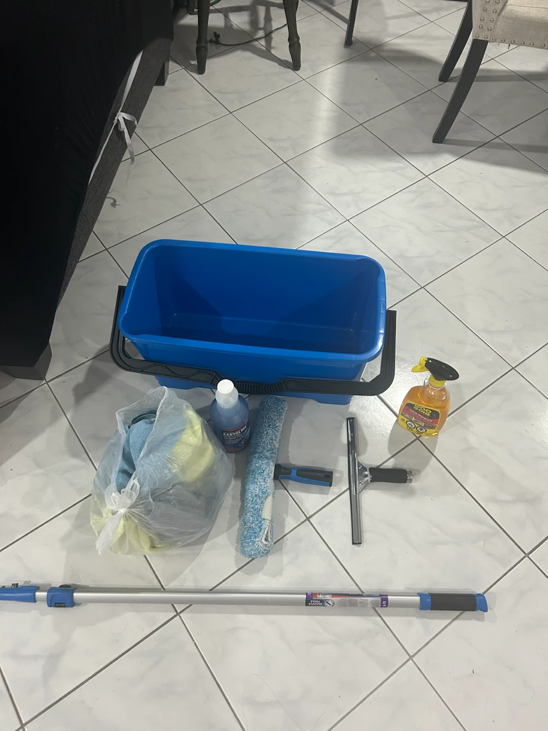 Window Cleaning Kit with Extendable Pole