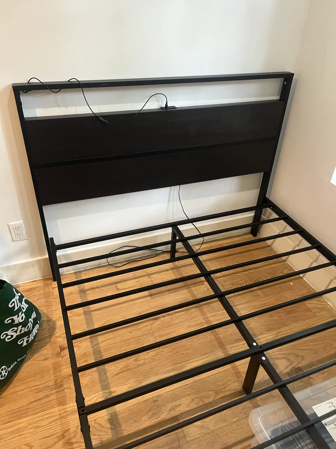 Full bedframe. Like New! - photo 2