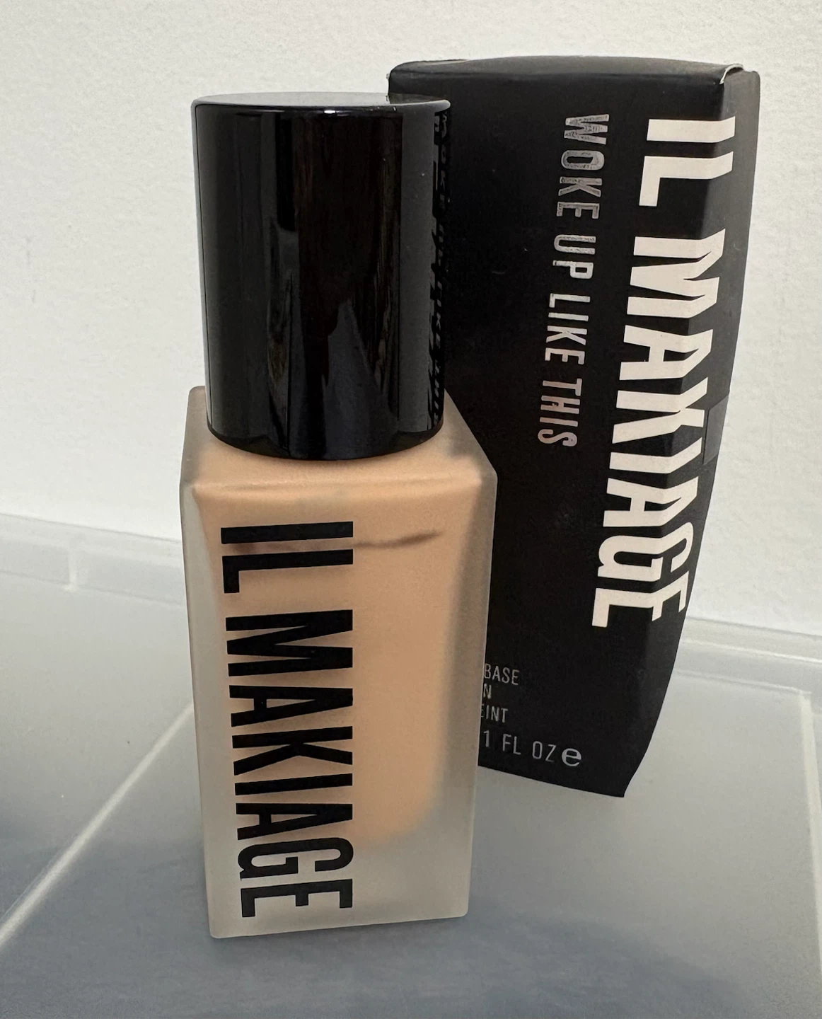 IL MAKIAGE Woke Up Like This Foundation