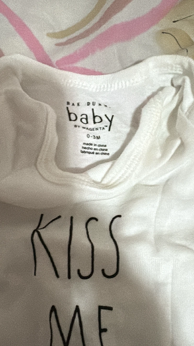 Rae Dunn "Kiss Me" Baby Bodysuit 0-3M - photo 2