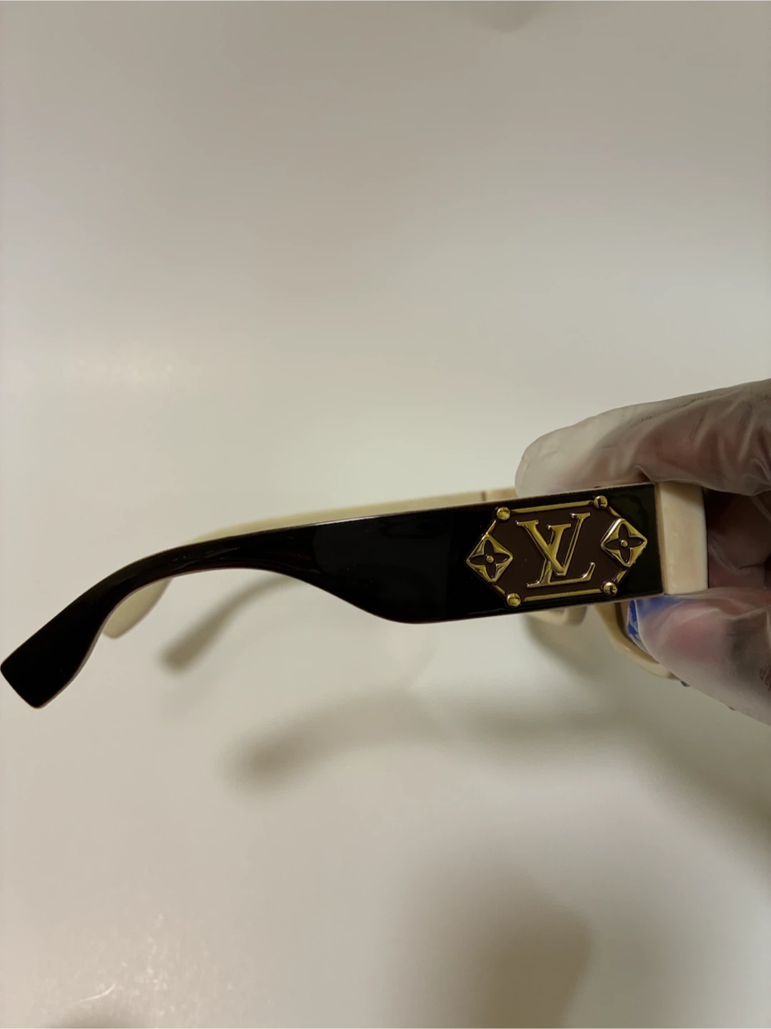Louis Vuitton Sunglasses - photo 2