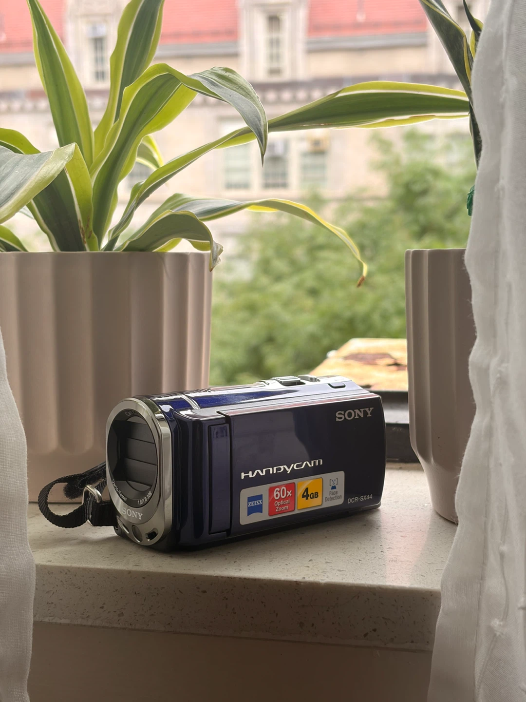 Sony Handycam DCR-SX44 Camcorder - photo 2
