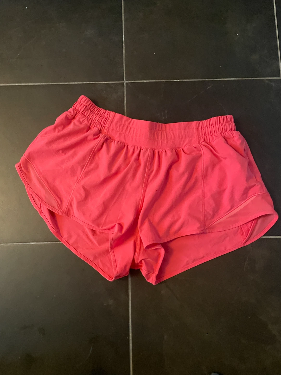 Lululemon Pink hottie hot running shorts Size 10 - photo 2