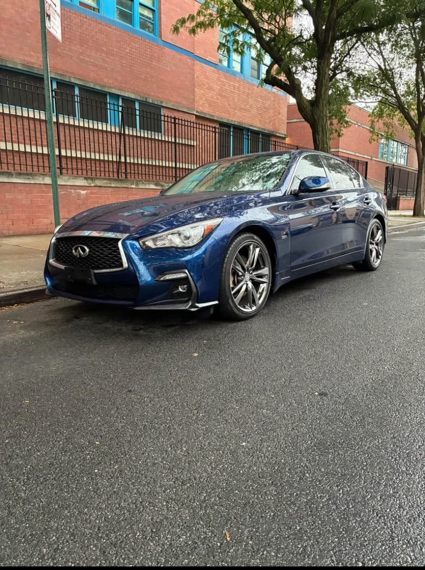 Blue Infiniti Sedan - photo 2