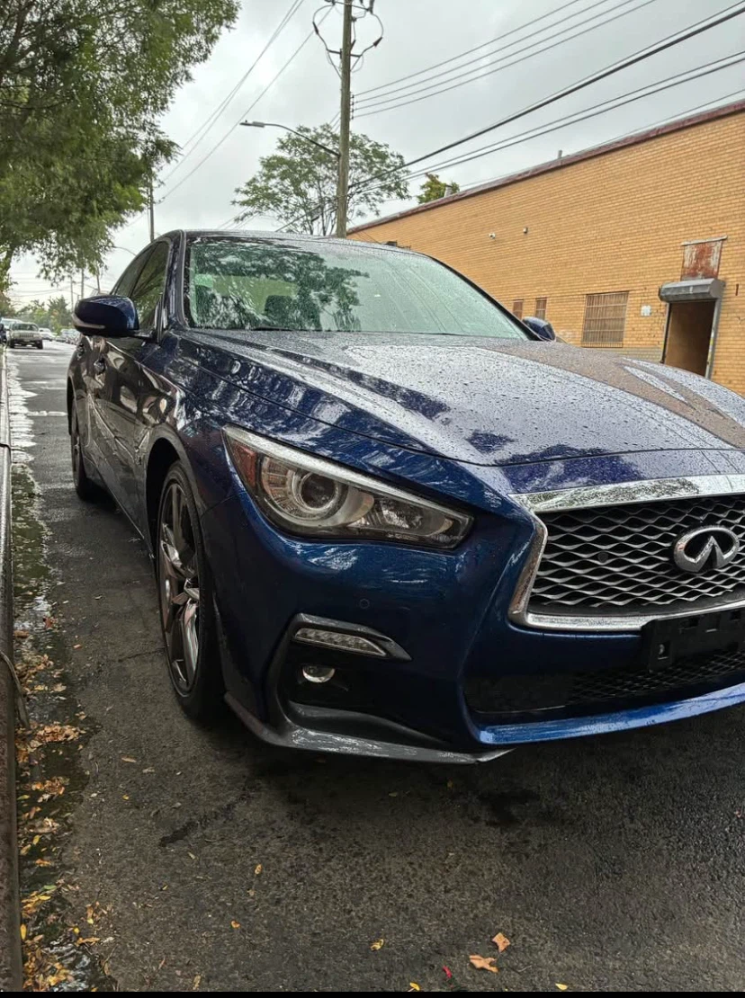 Blue Infiniti Sedan - photo 3