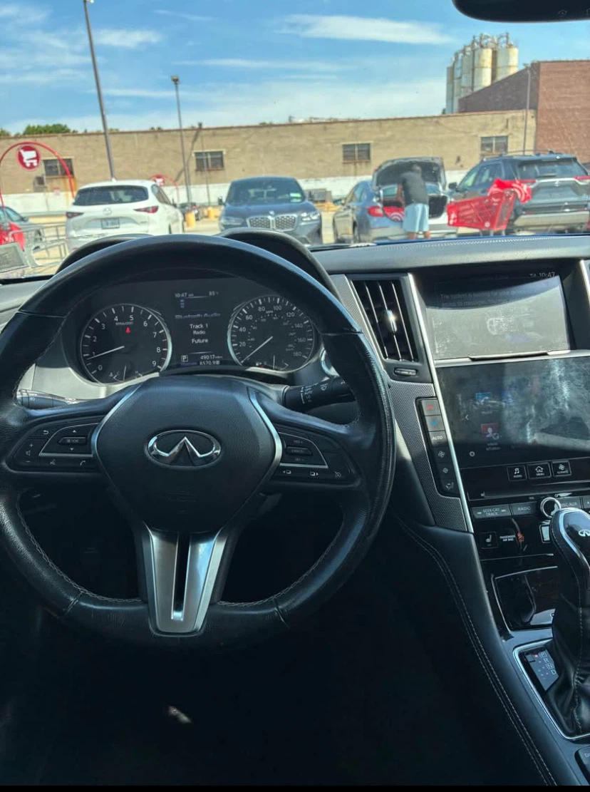Blue Infiniti Sedan - photo 4