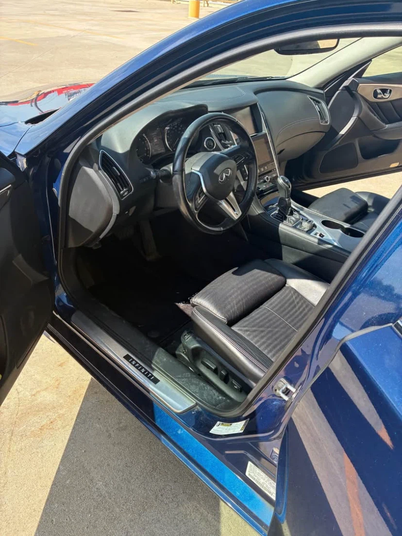 Blue Infiniti Sedan - photo 5