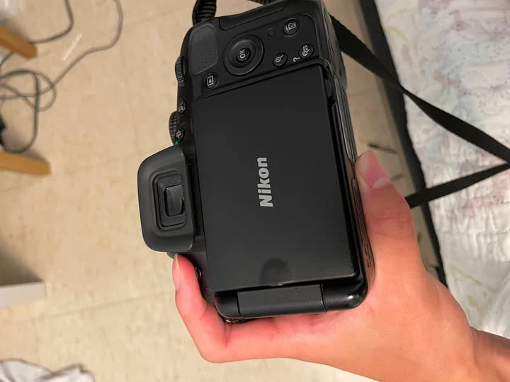 Nikon D5100 DSLR - photo 3