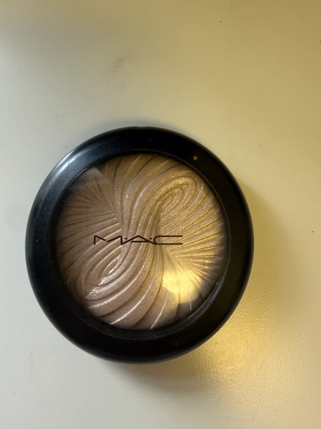 MAC Magnetic Attraction Extra Dimension Skinfinish Highlighter
