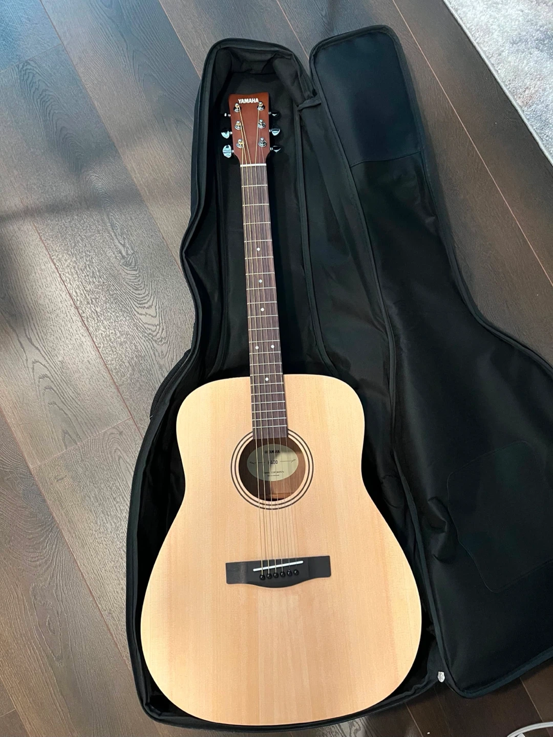 Yamaha F400 Acoustic Guitar with Gig Bag