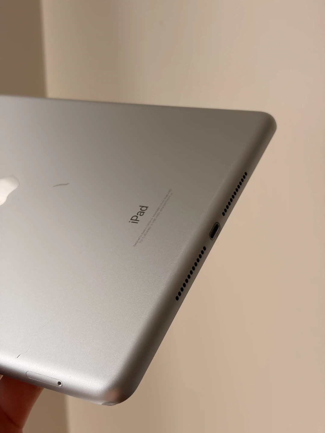 Apple iPad (5th Gen) 128GB - Silver / LTE - photo 3