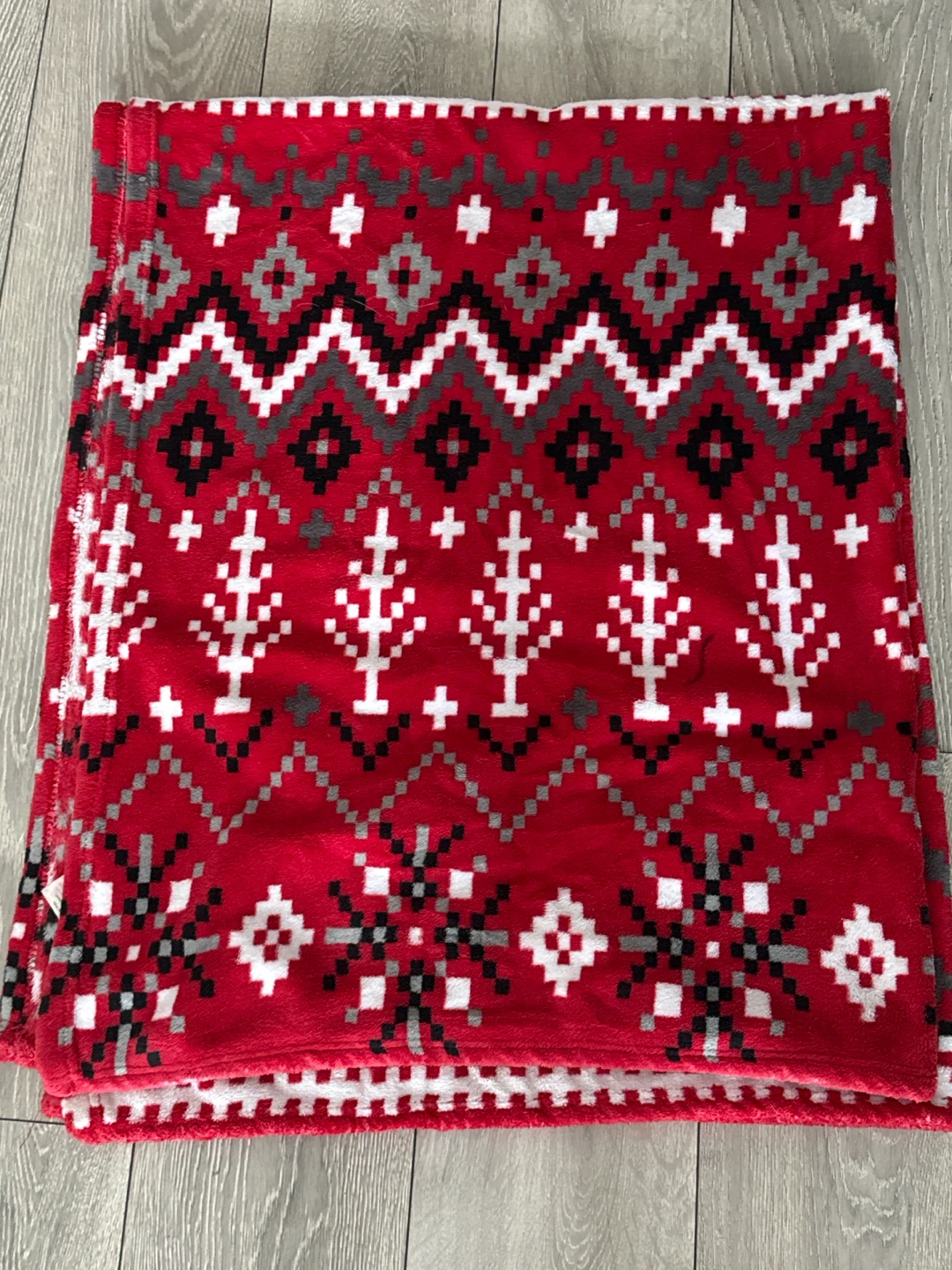 Red Holiday Fleece Throw Thin Soft Blanket