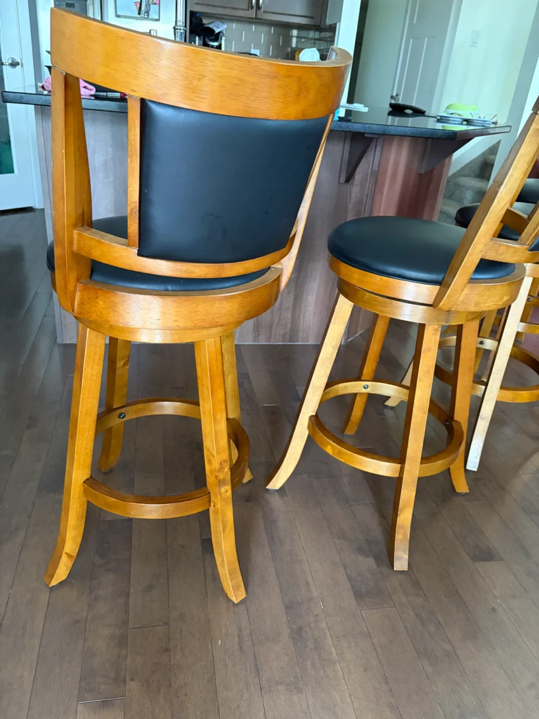 Set of 4 Swivel Bar Stools - Wood and Black Vinyl - photo 2