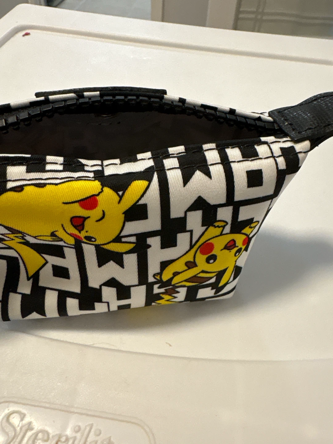 Longchamp Pokémon Pikachu Pouch - photo 2