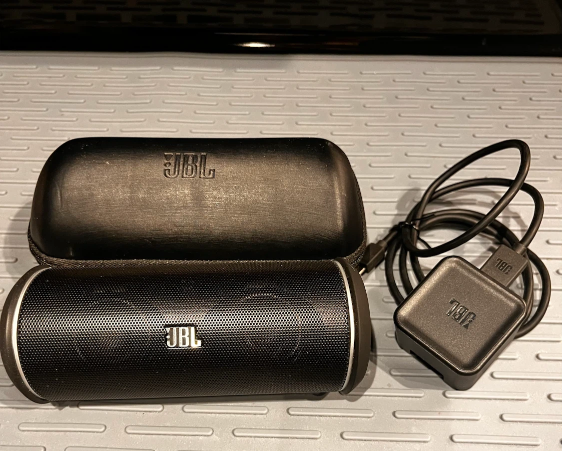 JBL portable Bluetooth speaker - photo 2