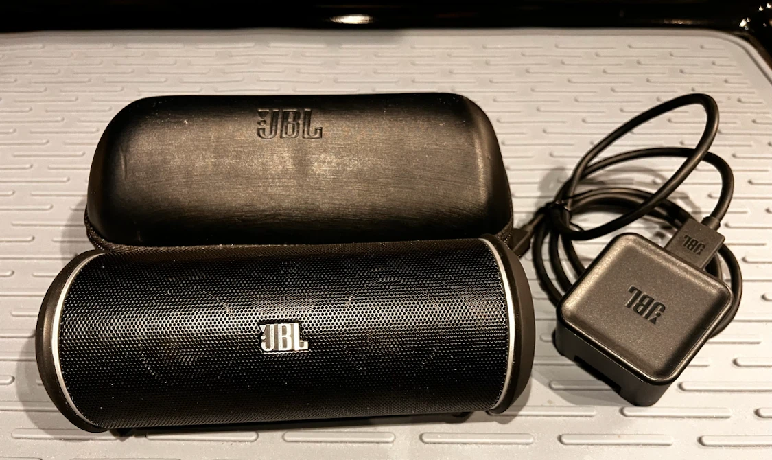 JBL portable Bluetooth speaker - photo 3