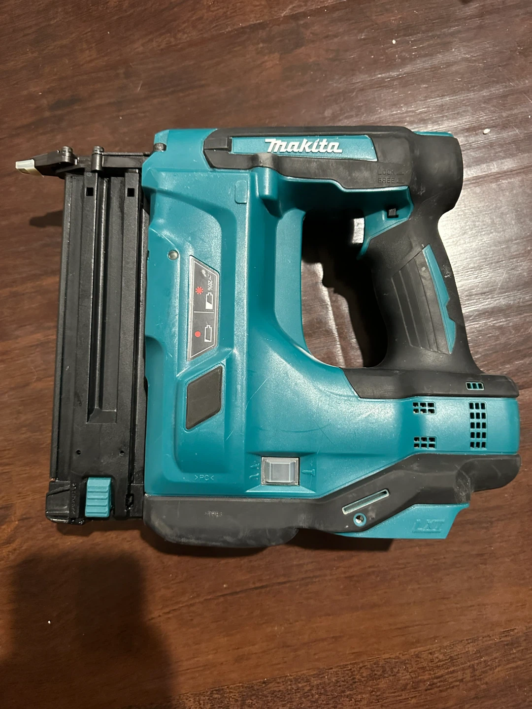 Makita DBN500 18V Cordless 18GA Brad Nailer