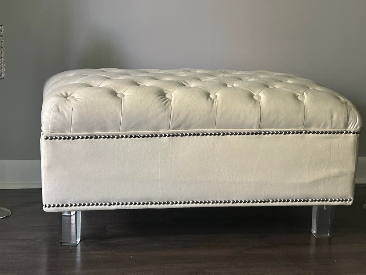 Tufted Ottoman with Acrylic Legs - photo 3