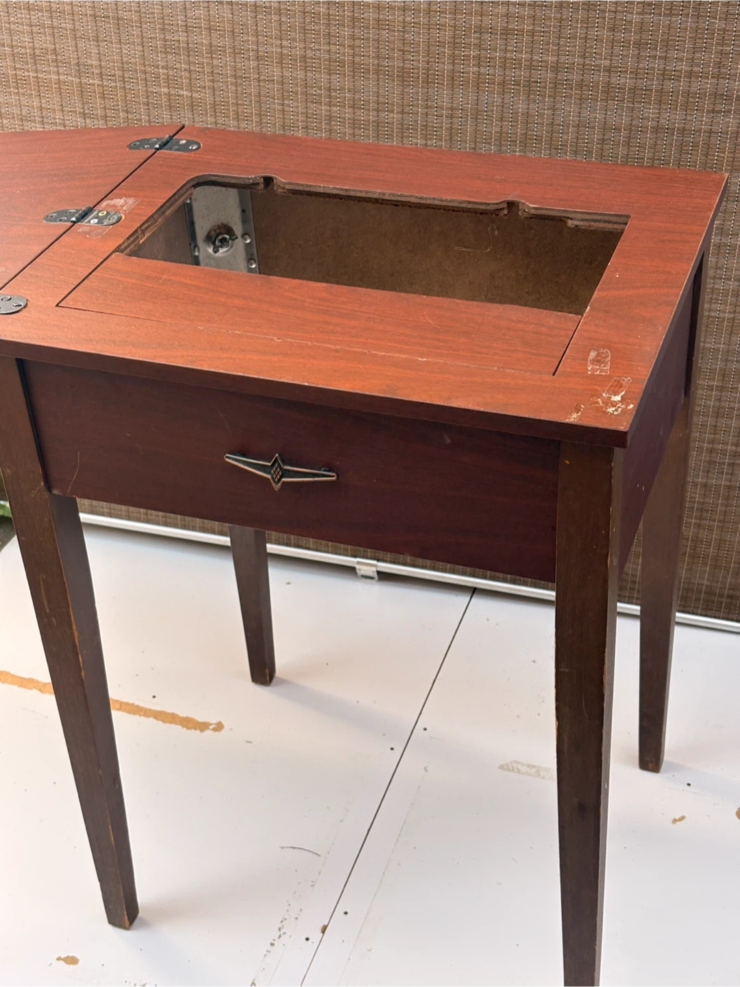 Vintage Sewing Machine Table - photo 2
