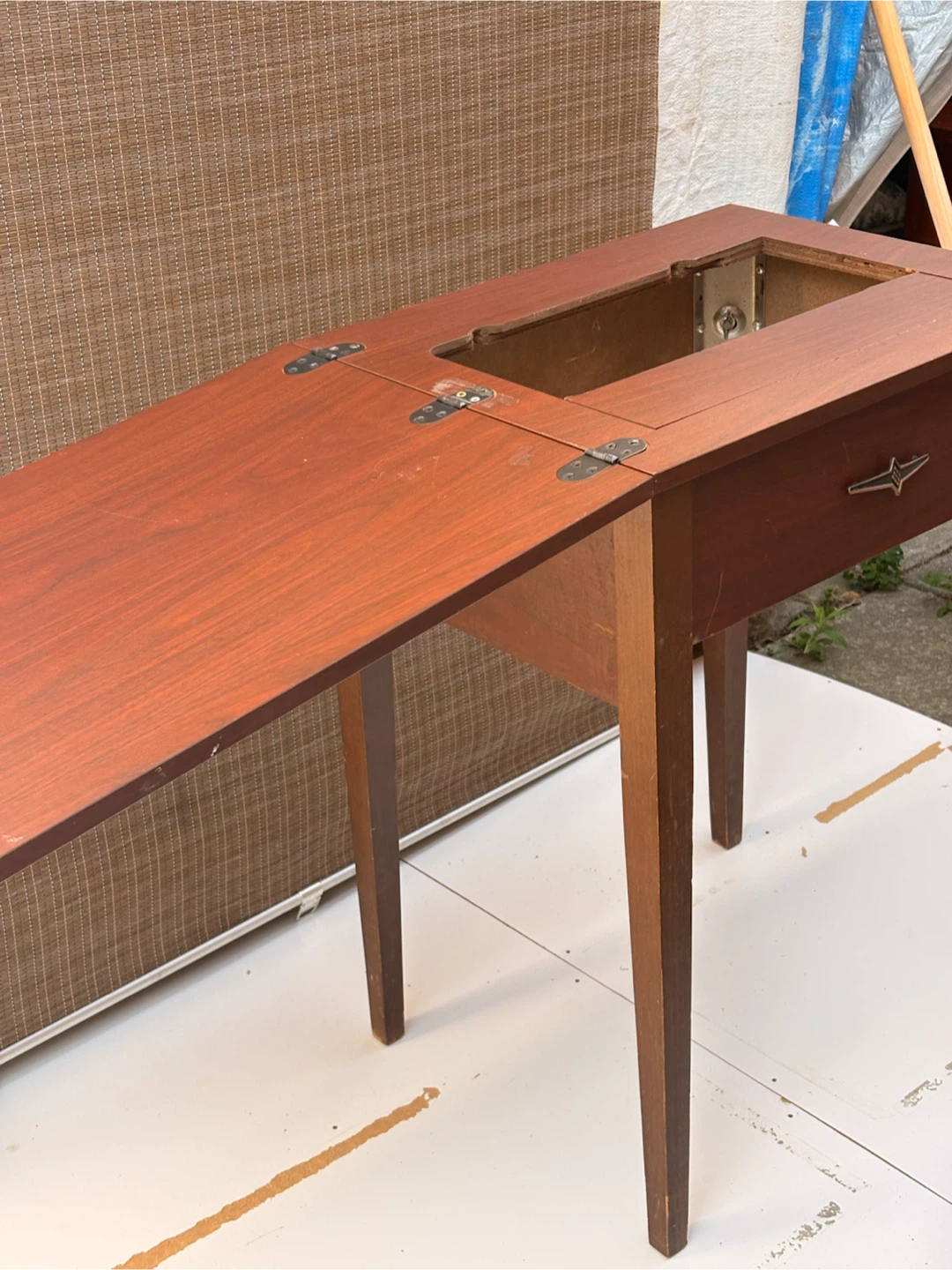 Vintage Sewing Machine Table - photo 3