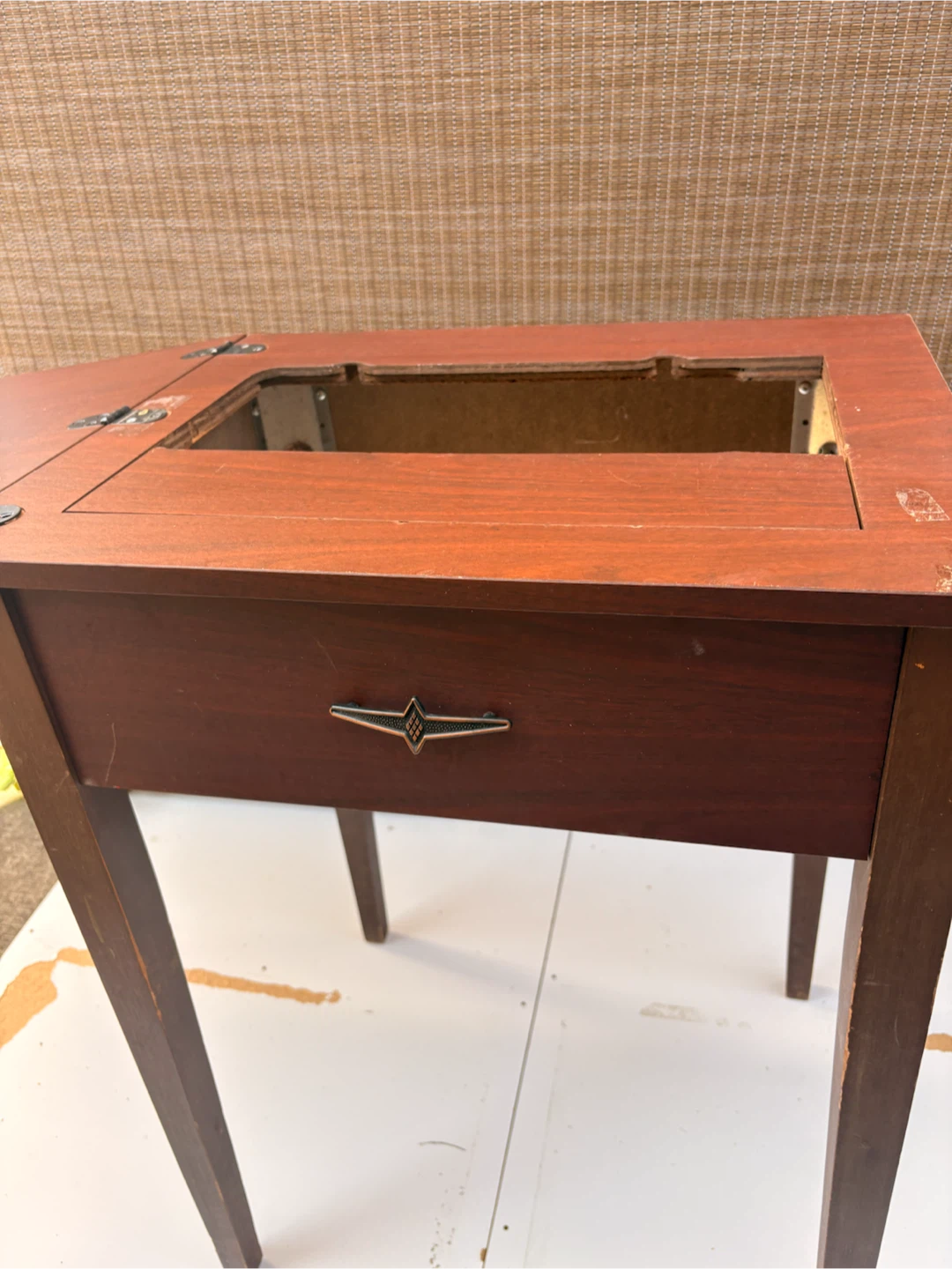 Vintage Sewing Machine Table - photo 5