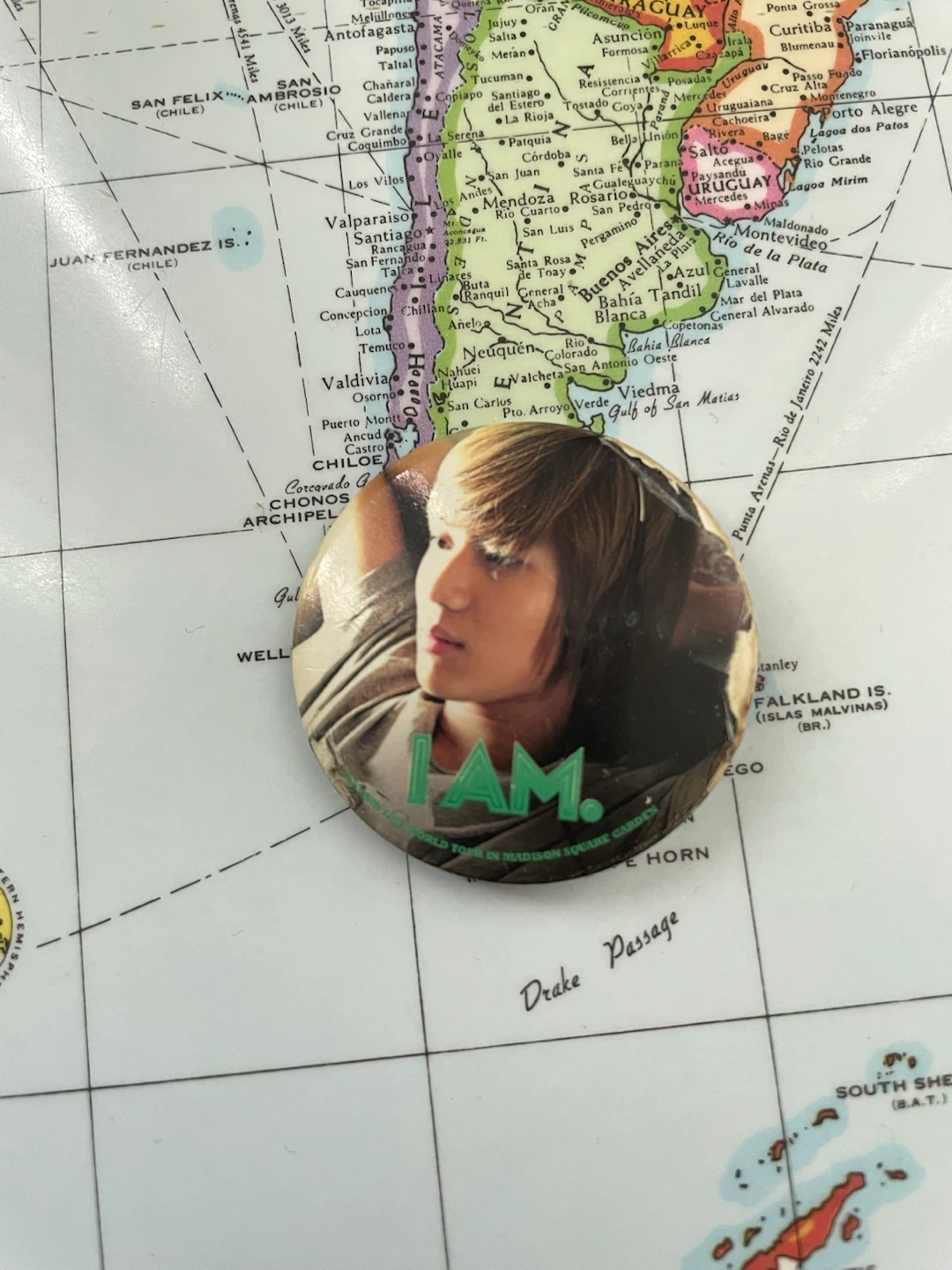 SMTown I AM badge Taemin version