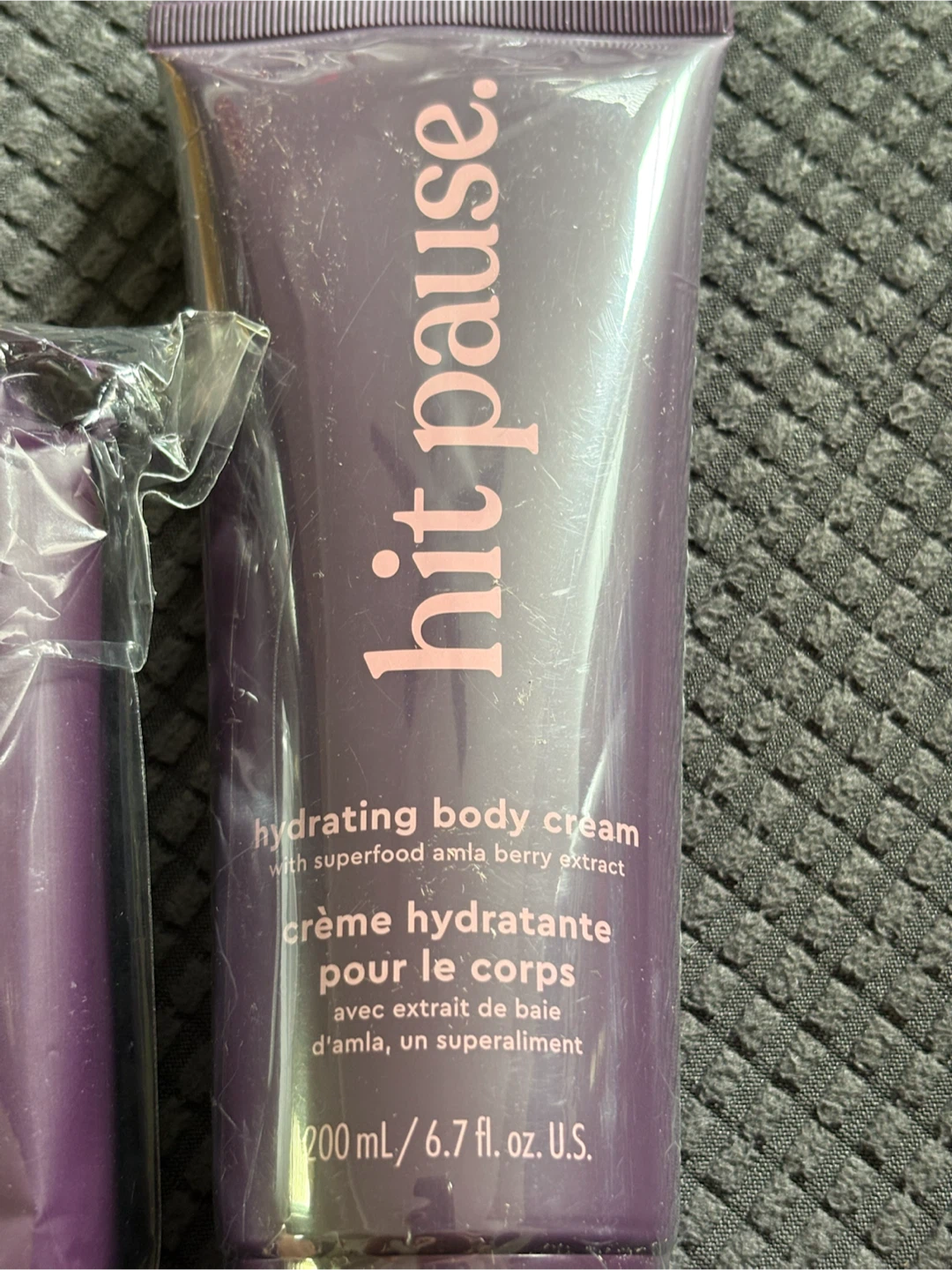 Hit Pause Hydrating Body Cream & Refreshing Wipes Set - photo 2