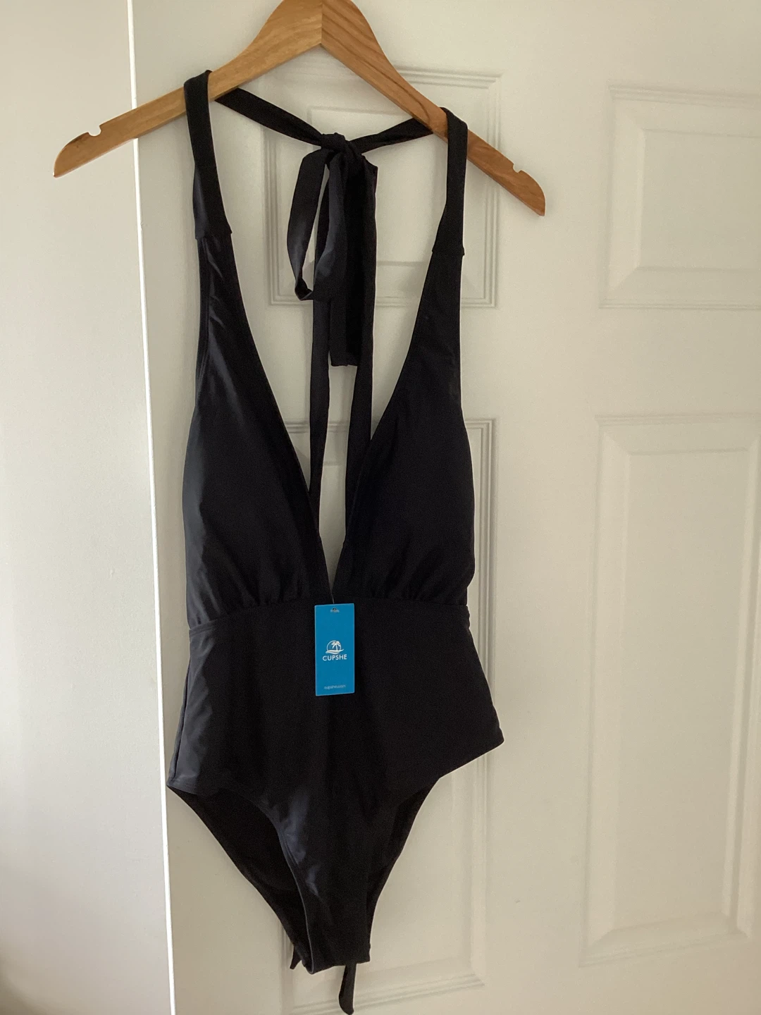 New S elegant Black Halter Neck One-Piece Swimsuit