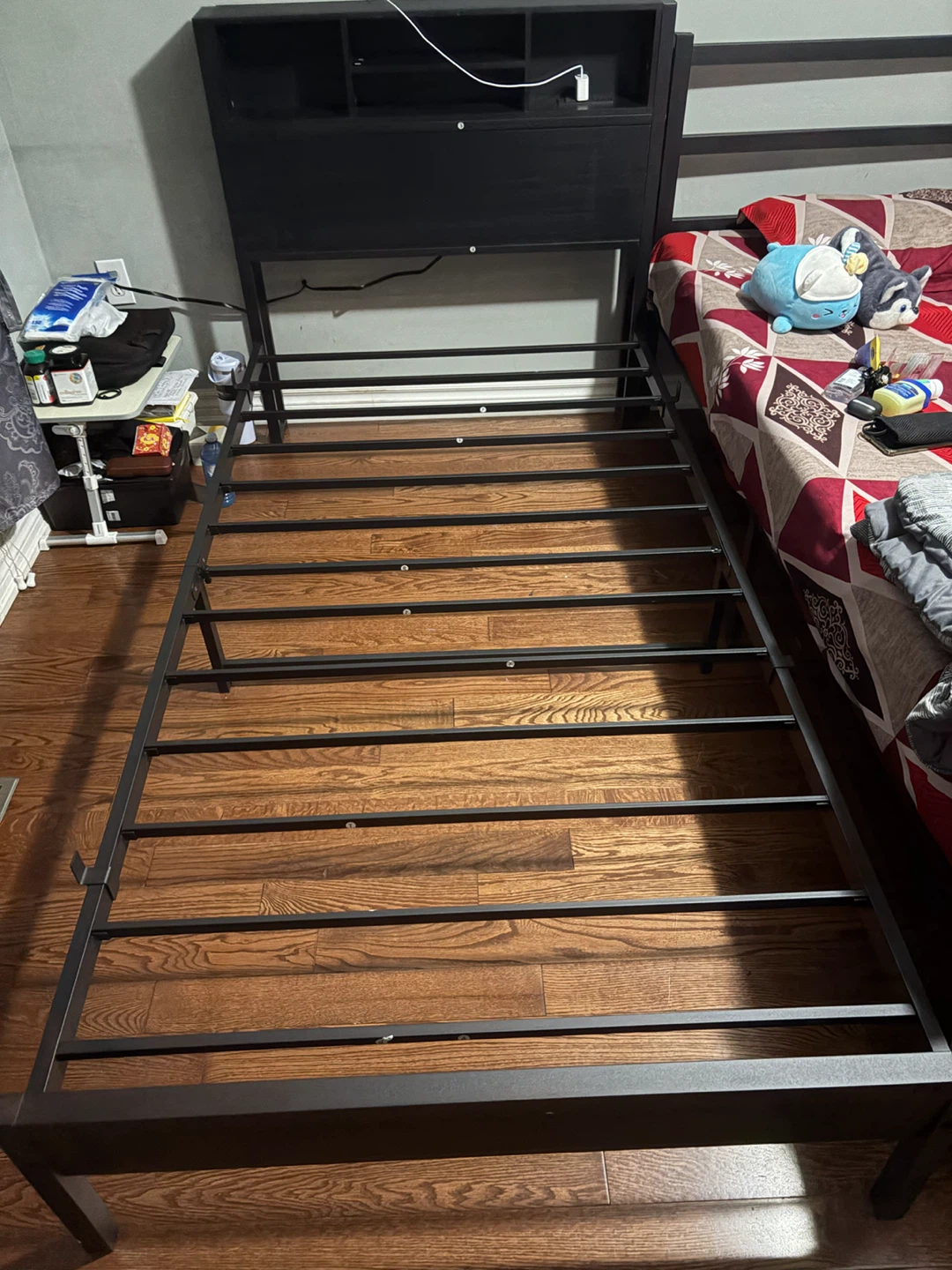 Twin metal bed frame - photo 3
