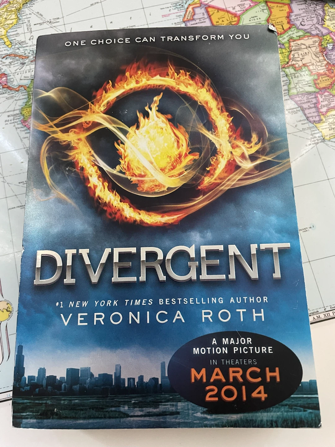 Divergent by Veronica Roth - Paperback Book