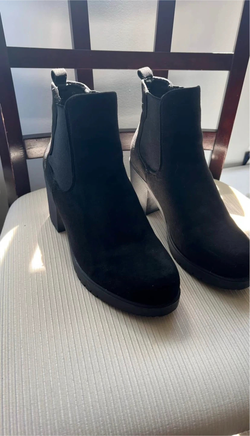 Dream Pairs Black Suede Chelsea Boots