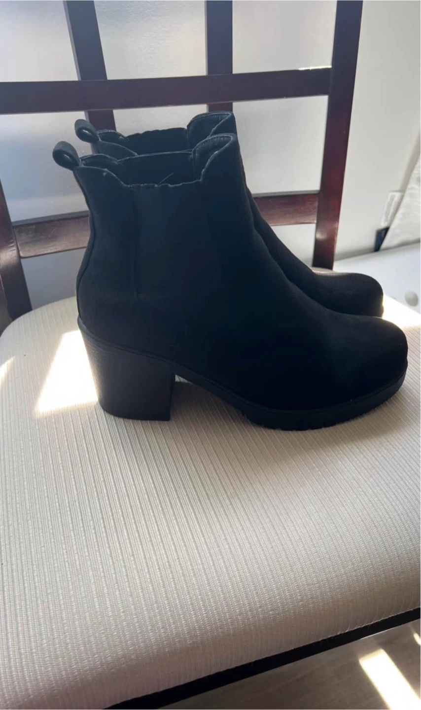 Dream Pairs Black Suede Chelsea Boots - photo 2