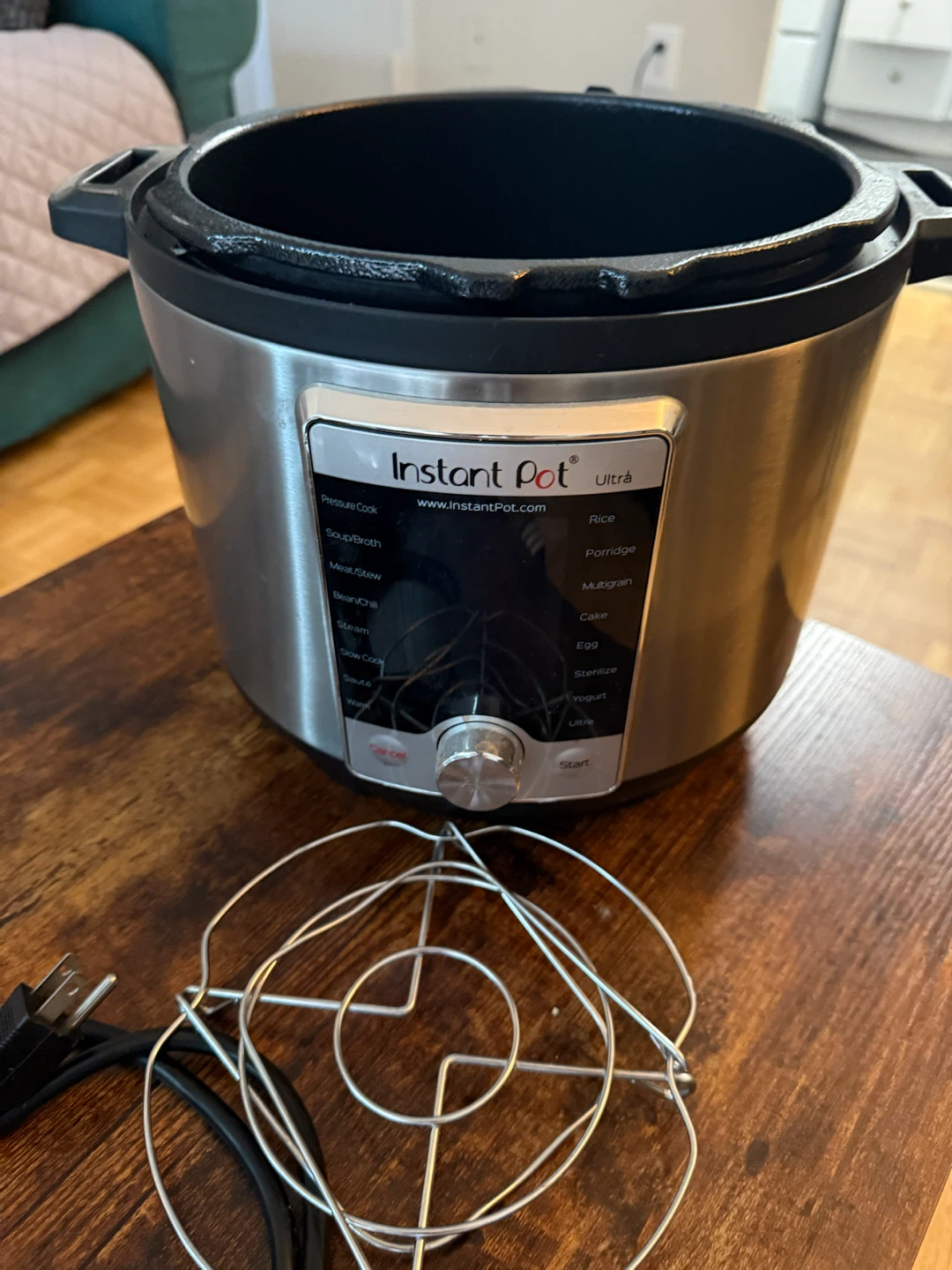 Instant Pot Multi-Use Pressure Cooker 6 qt (Barely Used) - photo 2