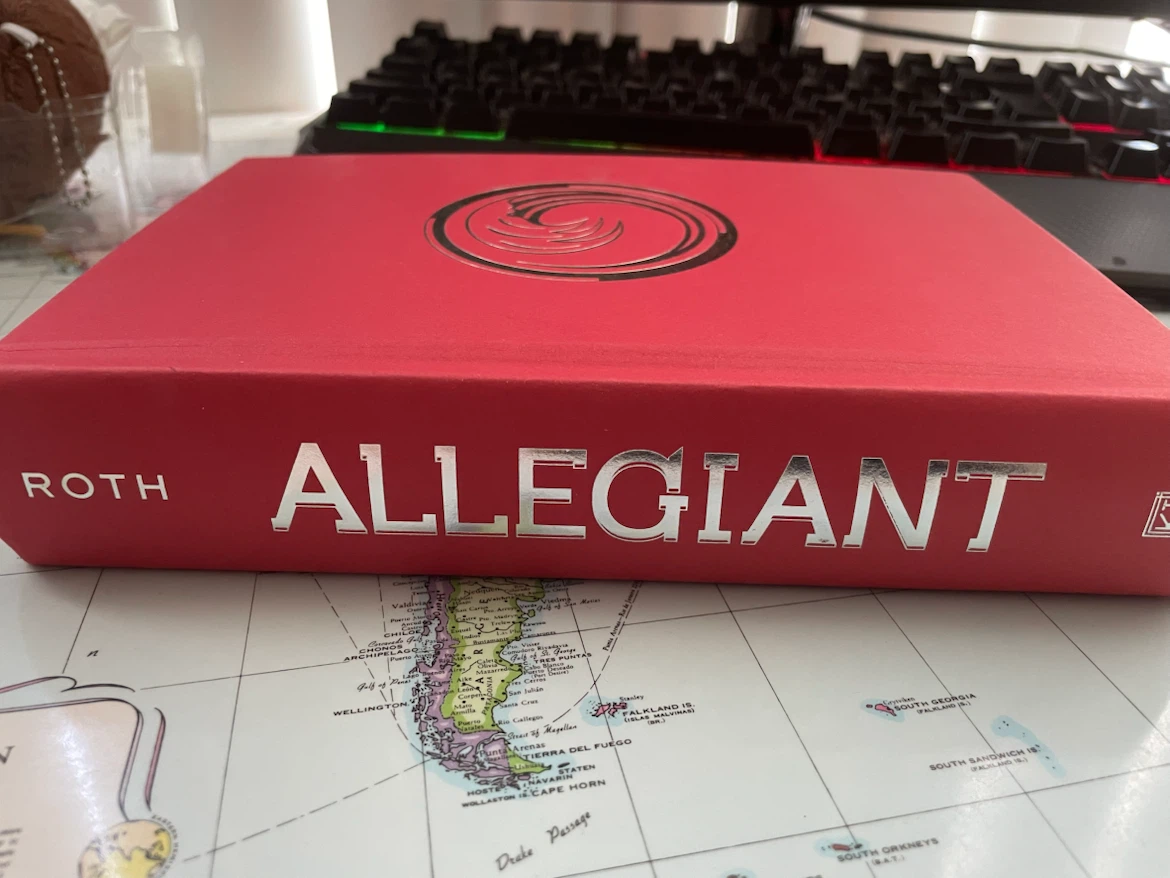 Allegiant by Veronica Roth Novel - photo 2