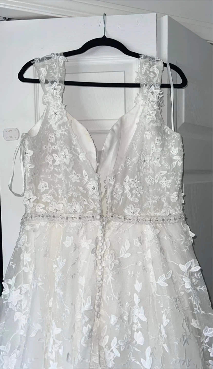 Wedding Dress - 3X - photo 3
