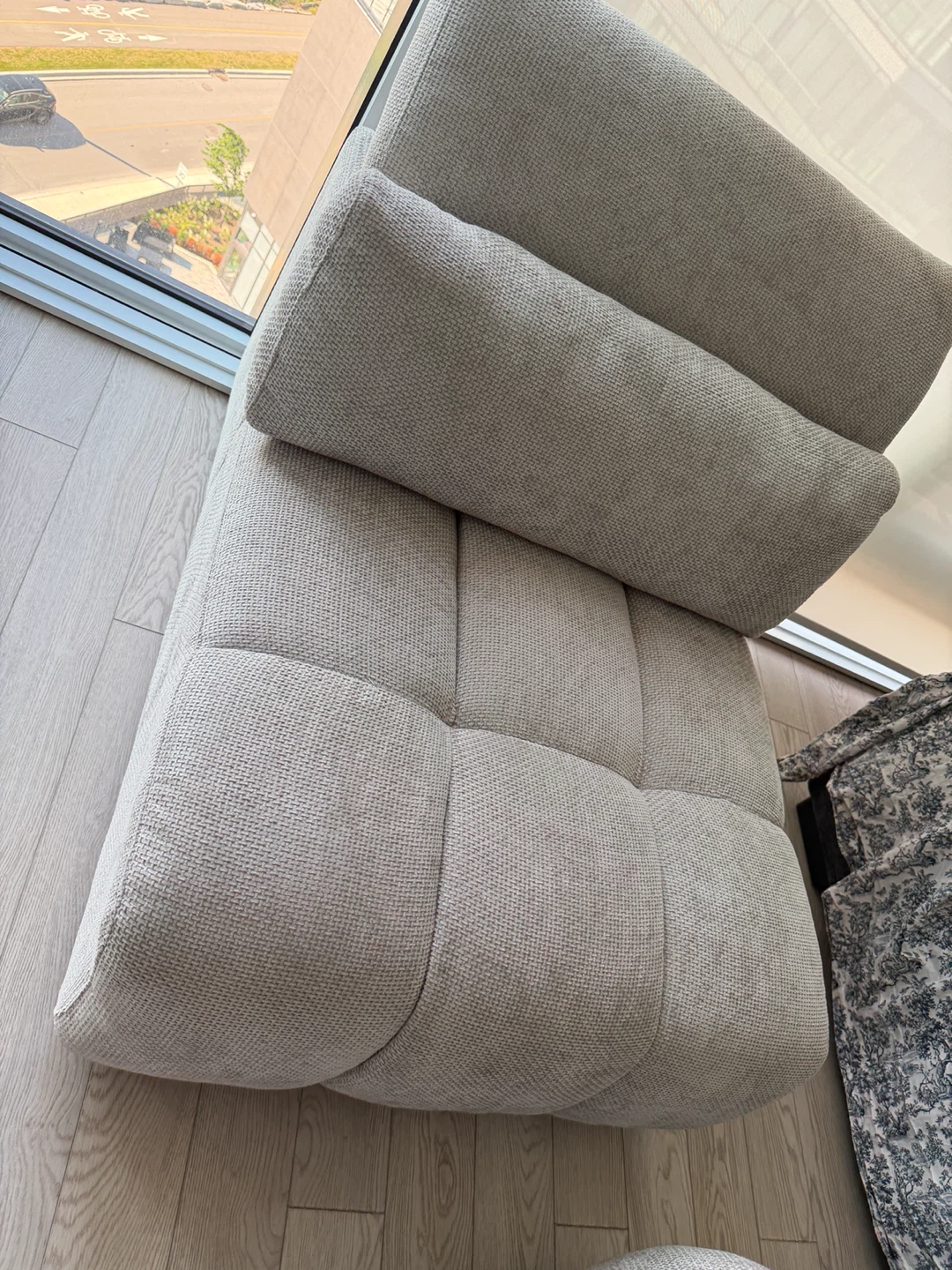 Modern Tufted Accent Chair with Ottoman - photo 3