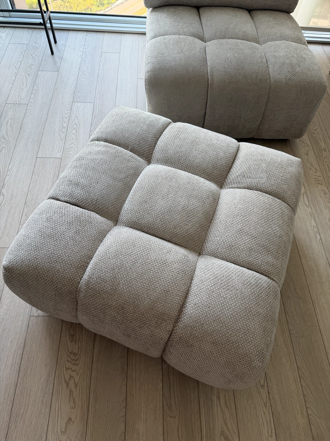 Modern Tufted Accent Chair with Ottoman - photo 4