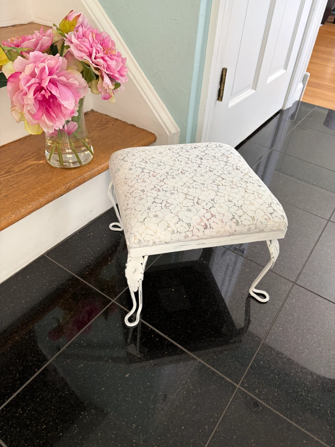 PRETTY LACE SHABBY CHIC FOOT STOOL