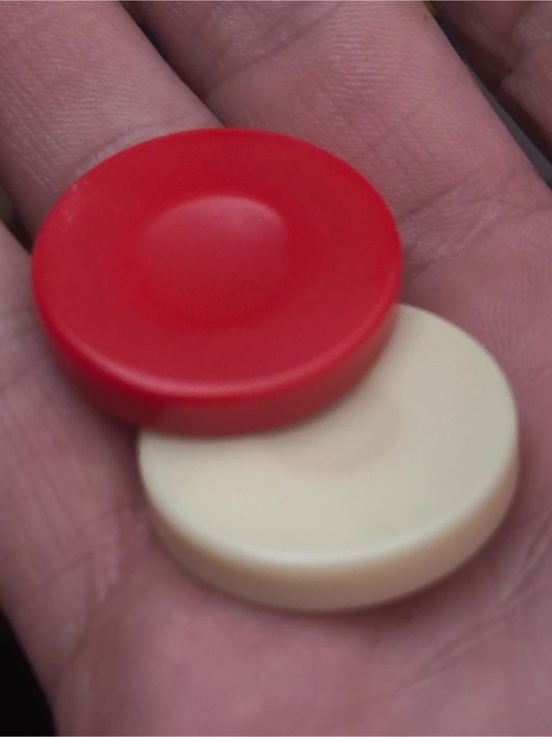 25 vintage red and white backgammon game pieces - photo 3