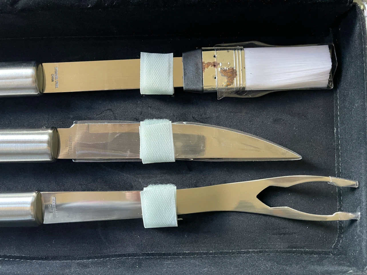 Four Piece Stainless Steel BBQ Set Spatula Tongs Knife Fork - photo 3