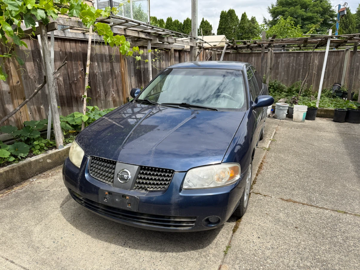05 Blue Nissan Sentra Sedan low kms