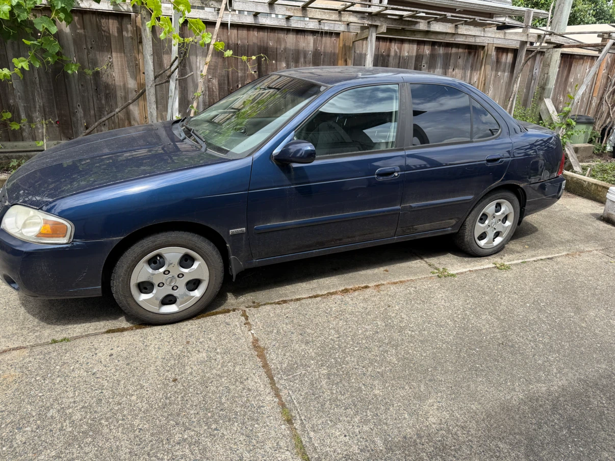 05 Blue Nissan Sentra Sedan low kms - photo 3
