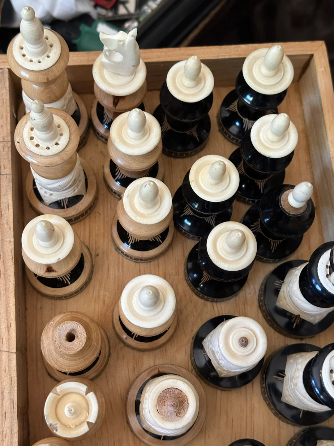 Vintage Mexican Wood Bone Pulpit Chess Set For Parts