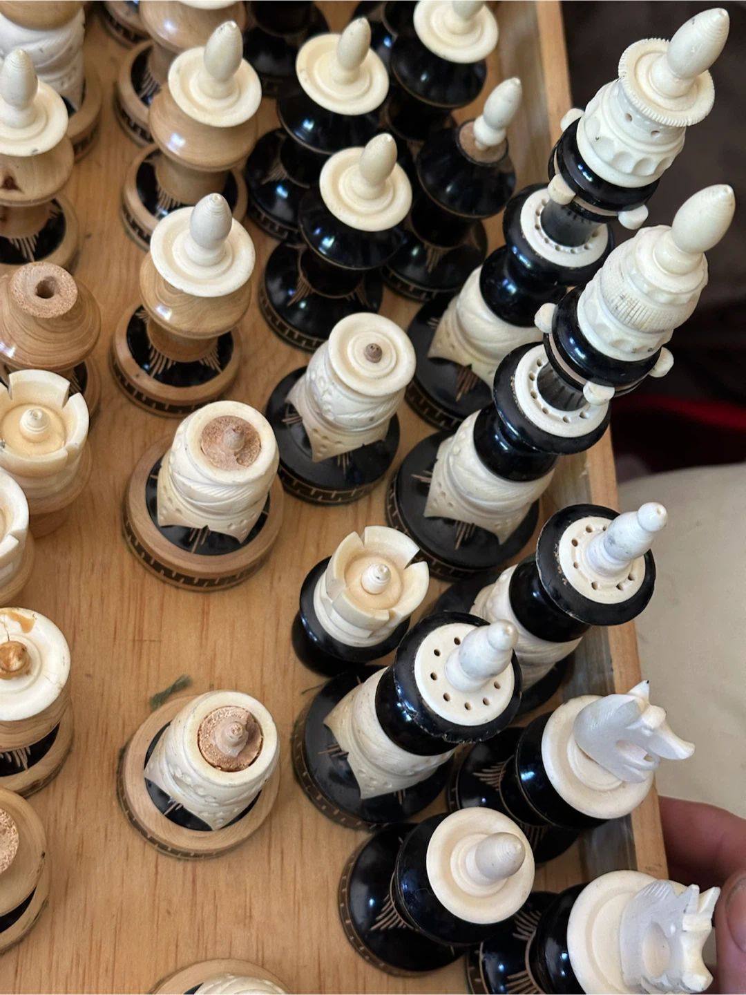 Vintage Mexican Wood Bone Pulpit Chess Set For Parts - photo 2