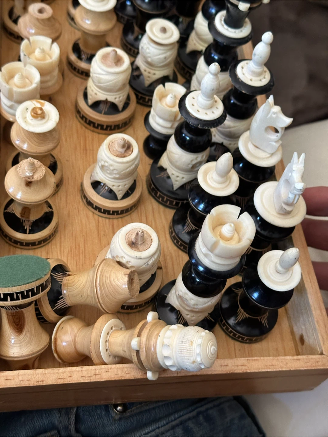 Vintage Mexican Wood Bone Pulpit Chess Set For Parts - photo 3