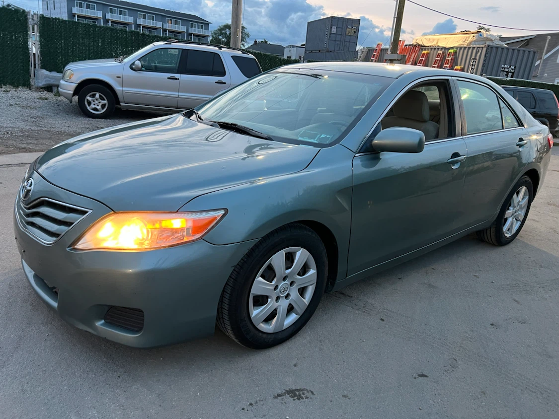 2010 Toyota Camry LE Runs Perfect - photo 3