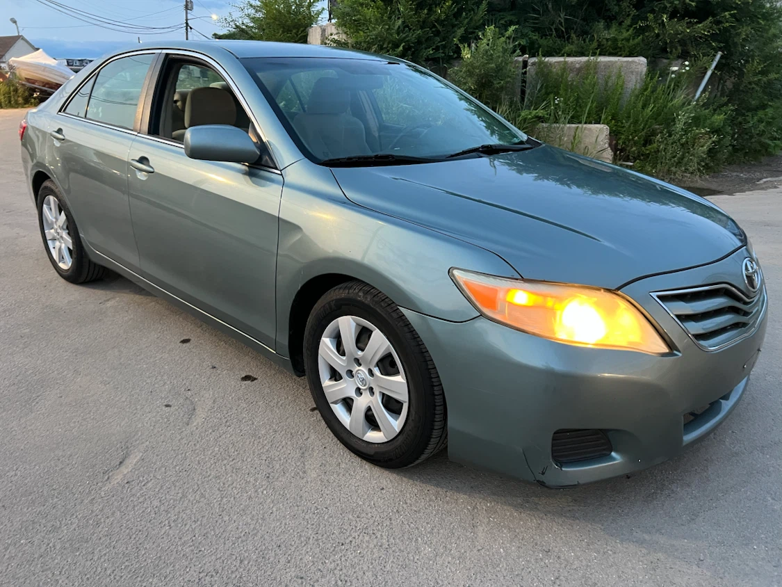 2010 Toyota Camry LE Runs Perfect - photo 4