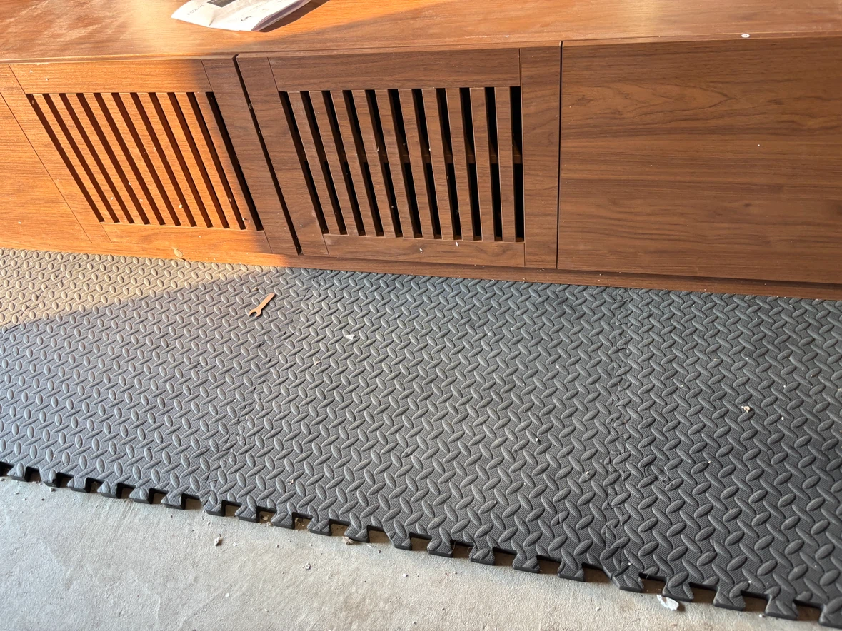 79" Console with Slatted Doors - photo 3