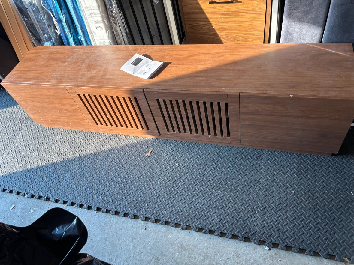 79" Console with Slatted Doors - photo 4