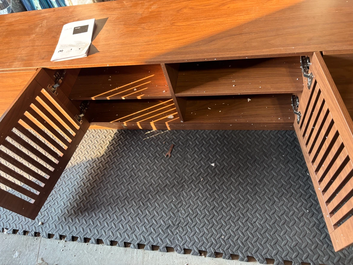 79" Console with Slatted Doors - photo 5